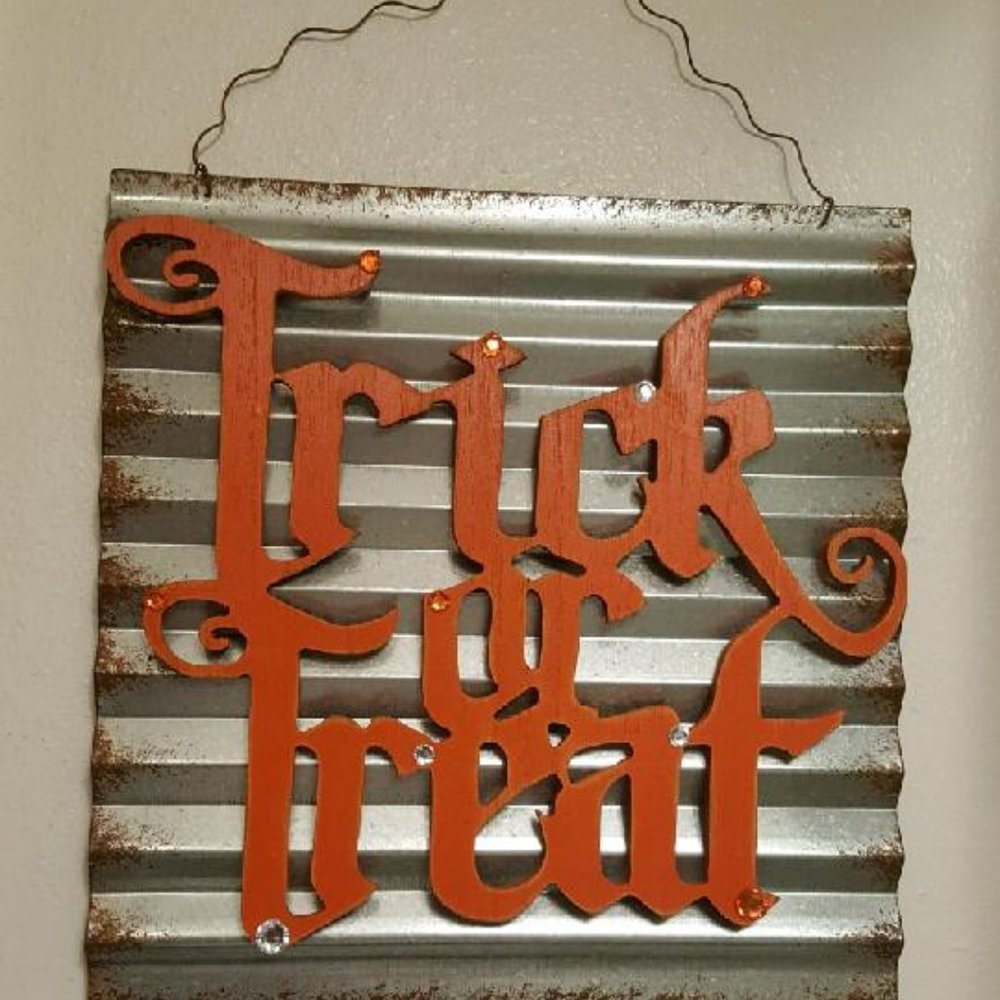 Halloween Trick Or Treat Metal Door Decoration